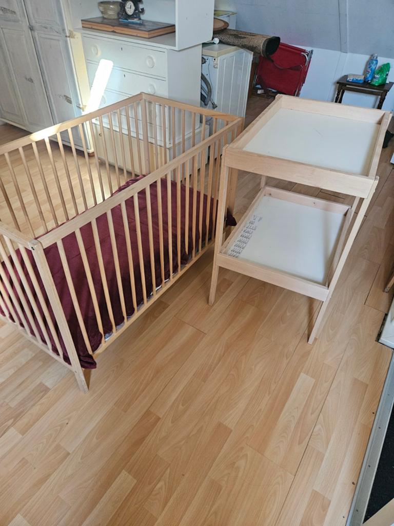 Babymeubels set: Ledikant en commode met matras, Kinderen en Baby's, Gebruikt, 70 tot 85 cm, Matras, 140 tot 160 cm
