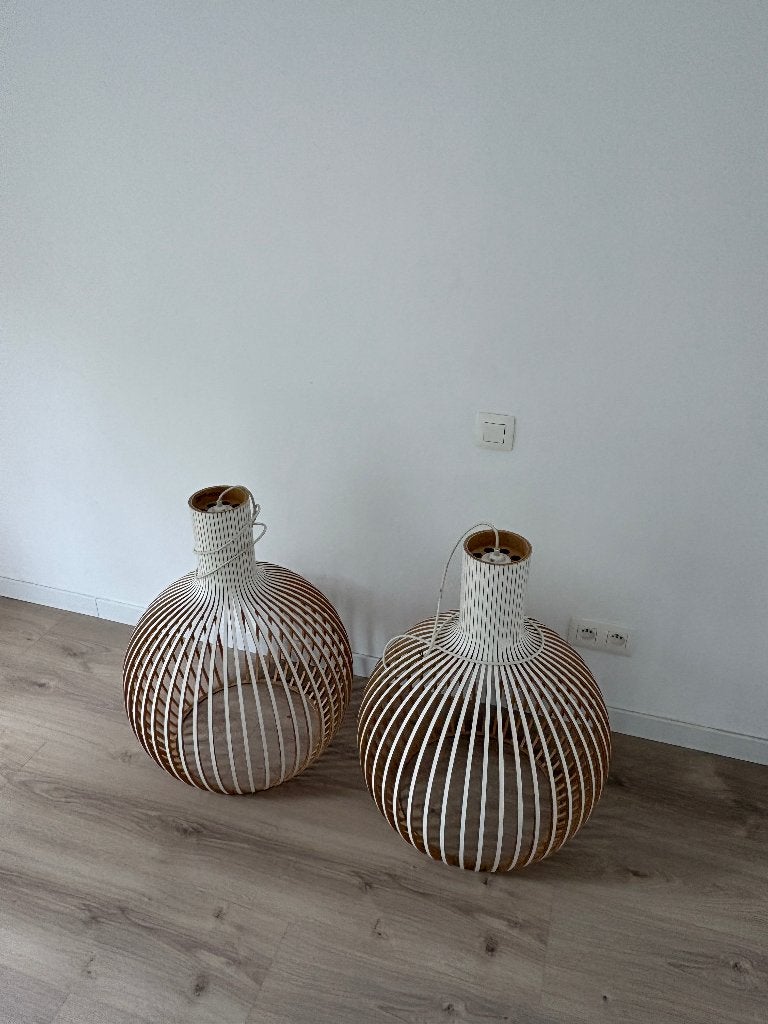 Secto Design Octo 4240 wit, Huis en Inrichting, Lampen | Hanglampen, Scandinavisch, Zo goed als nieuw, Hout, E27 (groot)