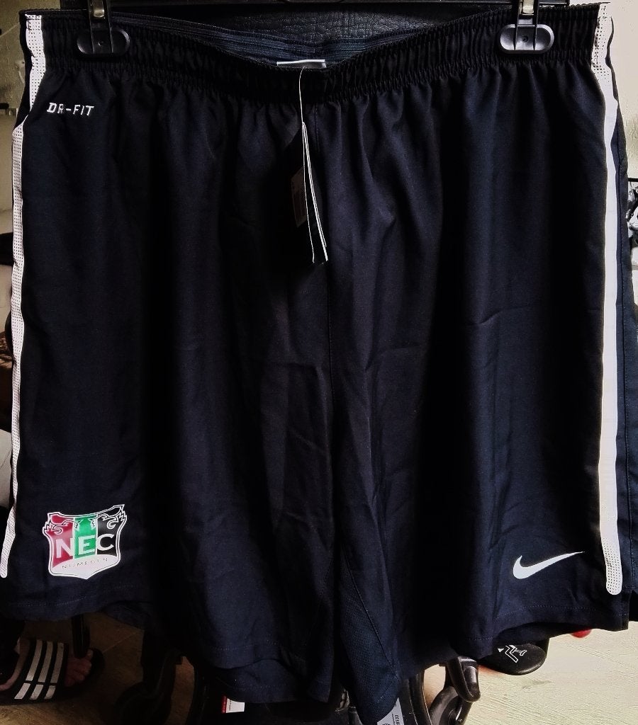 short; NEC, Nijmegen, Nike, 2XL, nieuw + kaartje, Ophalen of Verzenden, Nieuw, Overige binnenlandse clubs, Shirt