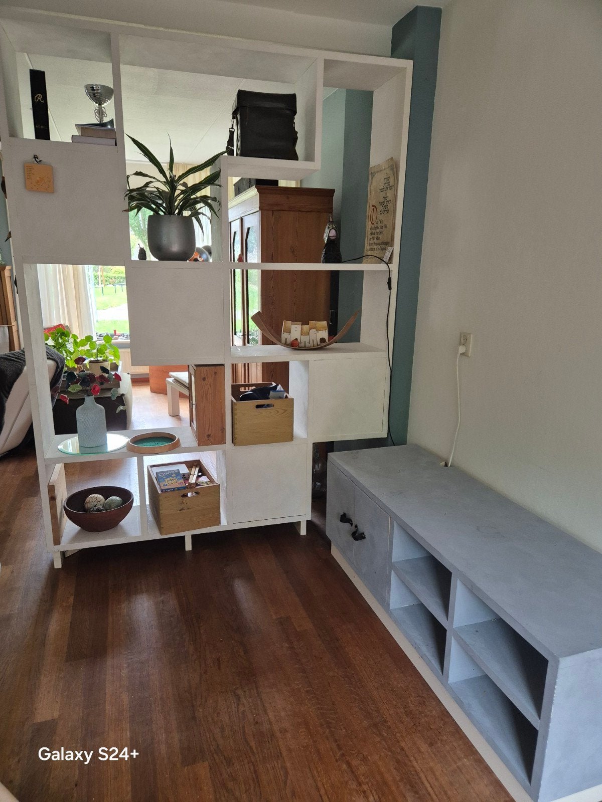 Witte open kast en blauwe tv-meubel van MDF, Ophalen, 200 cm of meer, 150 tot 200 cm, 25 tot 50 cm