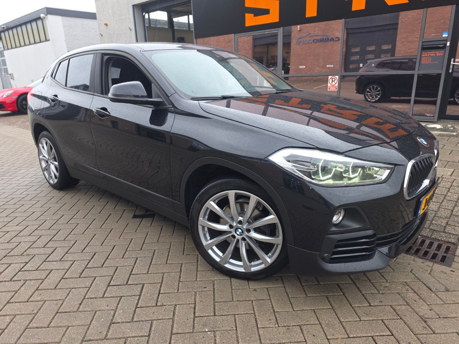 BMW X2 Sdrive18i 140pk Aut 2018 Zwart, Auto's, Zwart, 75 €/maand, Particulier, 3 cilinders