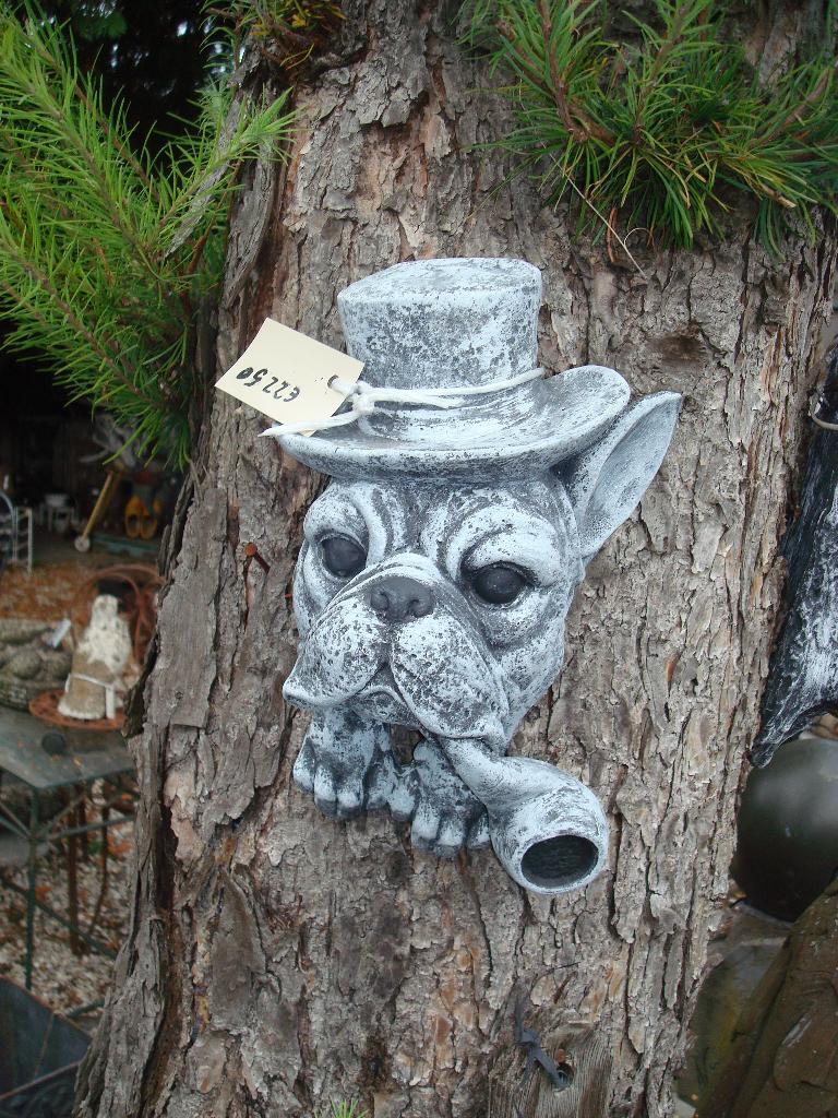 betonnen hond wandfiguur, Ophalen of Verzenden, Nieuw, Beton, Dierenbeeld