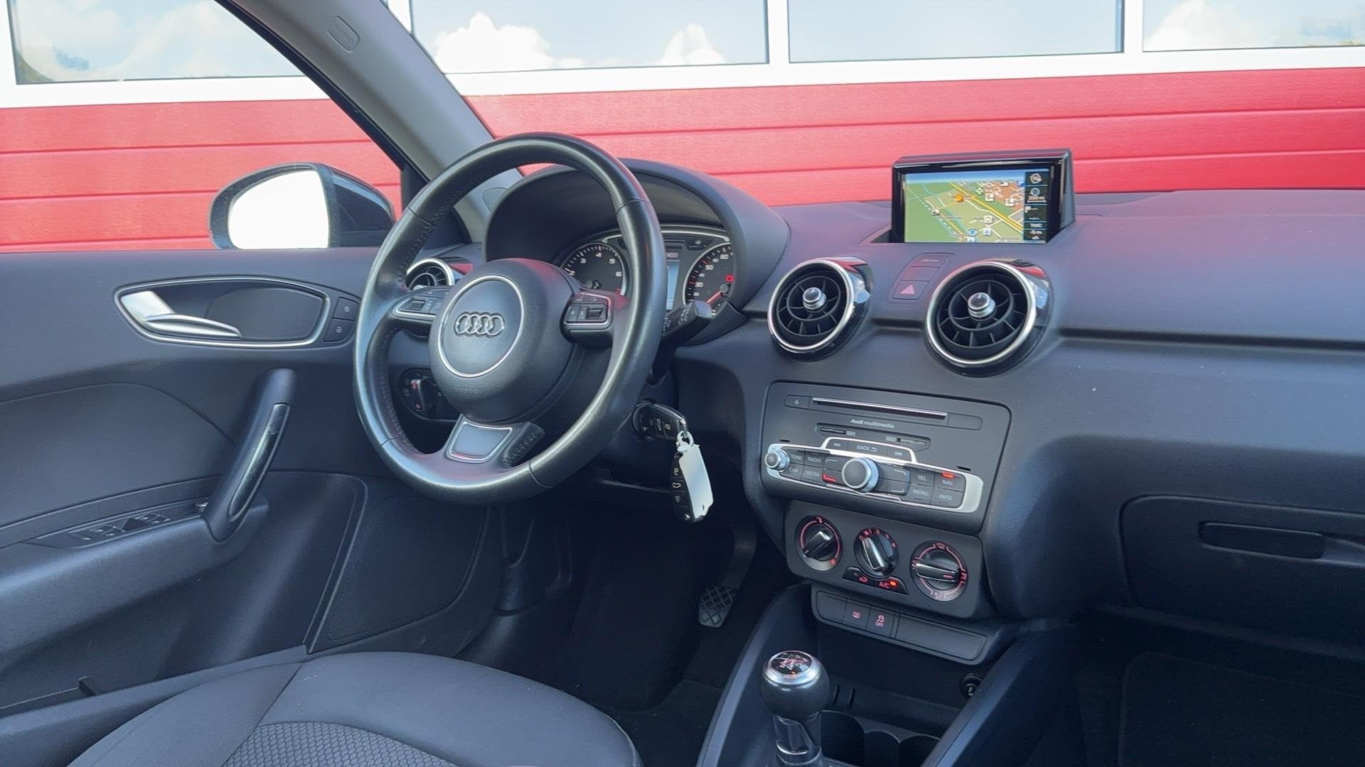 Audi A1 Sportback 1.0 TFSI Adrenalin S-LINE / NAVI / AIRCO /, Auto's, Voorwielaandrijving, Stof, 95 pk, Blauw
