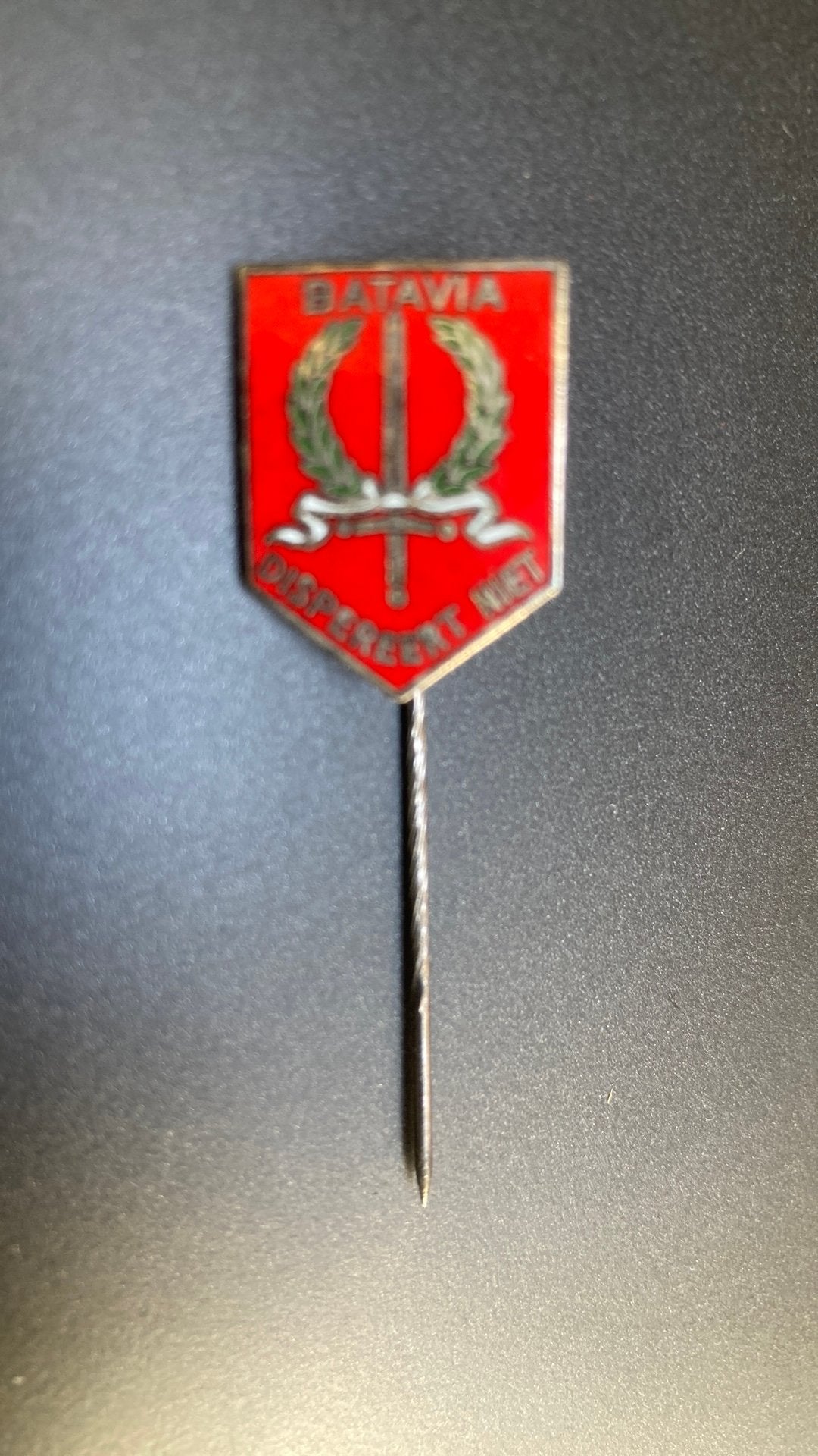 KNIL Batavia speldje, Verzamelen, Ophalen of Verzenden, Landmacht, Nederland, Embleem of Badge