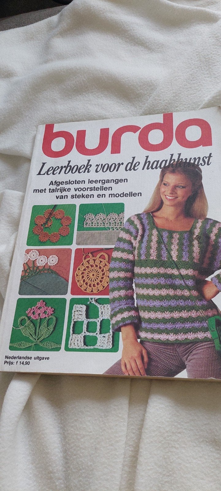 OUD BURDA LEERBOEK VOOR DE HAAK KUNST MET HAAKPATRONEN, Ophalen of Verzenden, Haken, Patroon of Boek