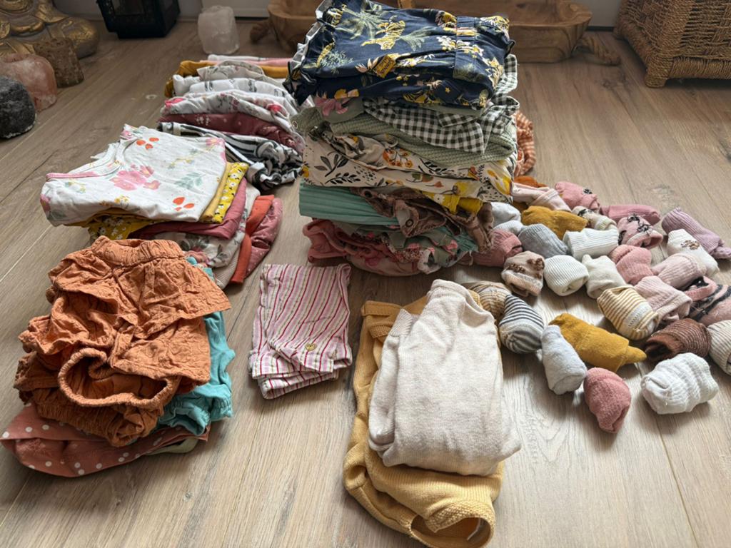 Grote kledingbundel meisjes zomer 74/80: rompers, broekjes,, Diversen, Ophalen, Zo goed als nieuw