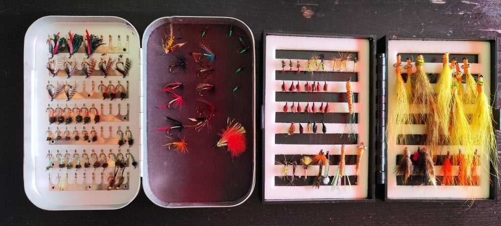 set vliegviskunstaas in twee vintage dozen., Ophalen of Verzenden, Gebruikt, Kunstaas