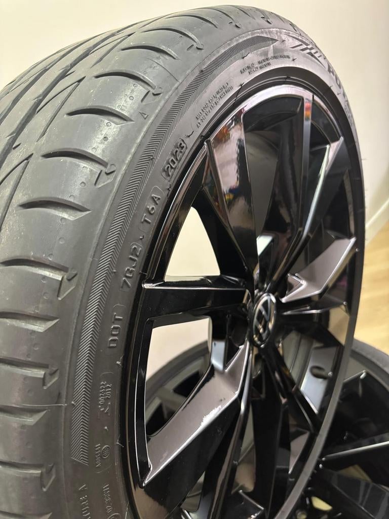 Volkswagen T-Roc R-Line Misano Black 19 inch (originele), 19 inch, Banden en Velgen, Ophalen of Verzenden, Zomerbanden