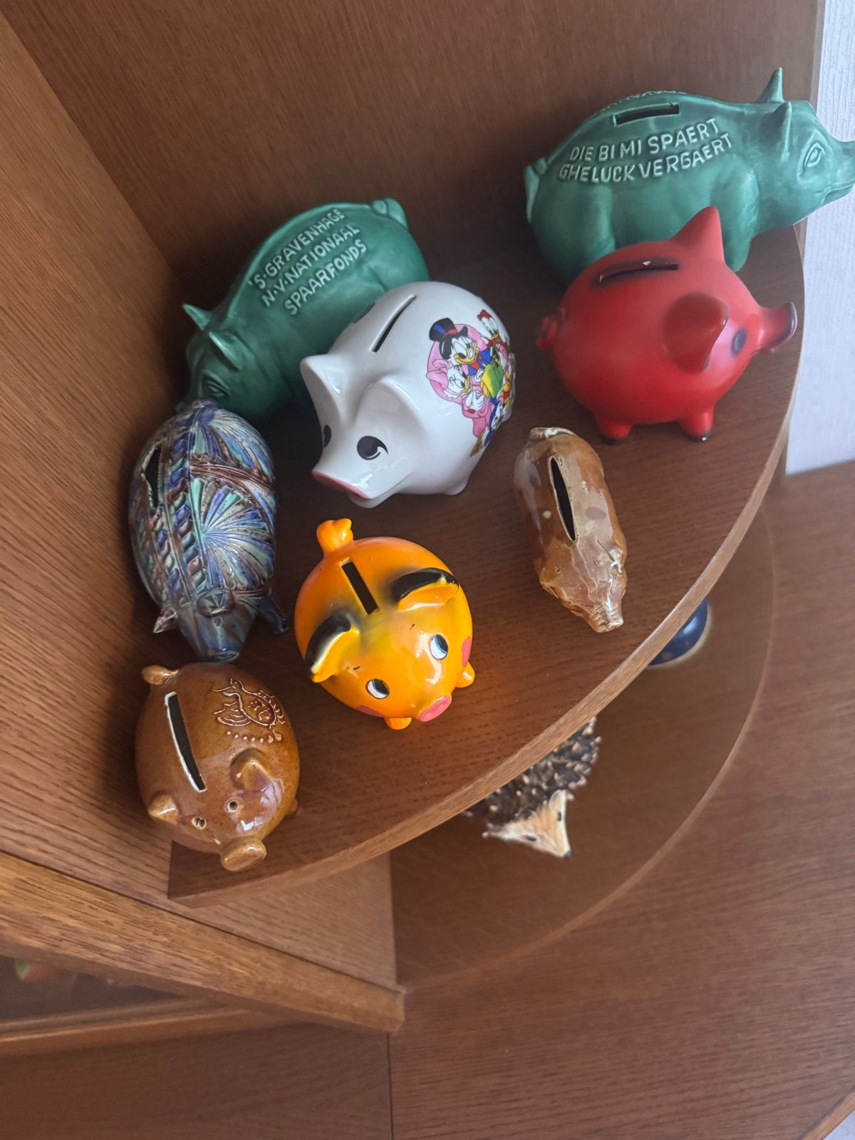 Verzameling van diverse spaarvarkens en spaarpotten, Verzamelen, Spaarpotten, Ophalen, Gebruikt, Steen, Aardewerk of Keramiek