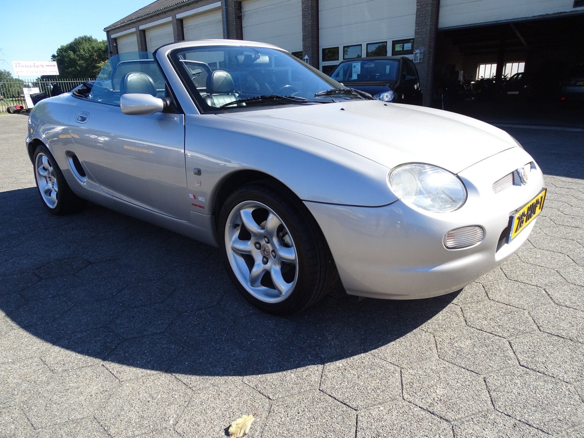 MG F 1.8i AIRCO, Achterwielaandrijving, Zwart, 4 cilinders, Cabriolet