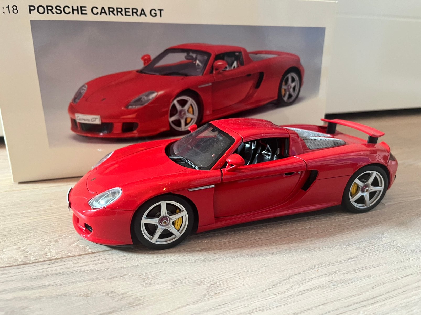Porsche Carrera GT red 2005 Autoart 1:18, Ophalen of Verzenden, Zo goed als nieuw, Auto, Autoart