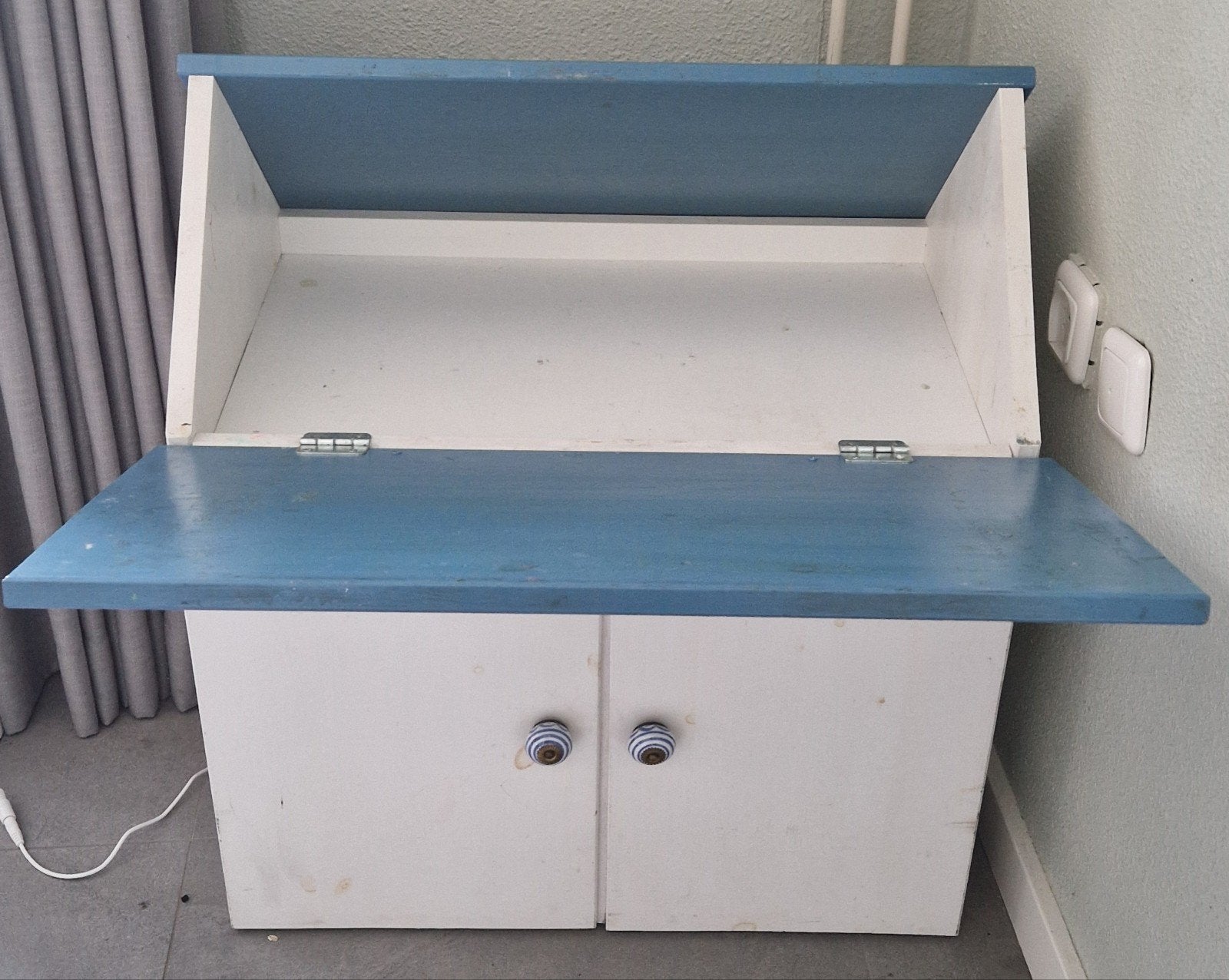 Boekensteun / Opbergkastje met puntdak, Ophalen, Gebruikt, 50 tot 100 cm, Minder dan 100 cm