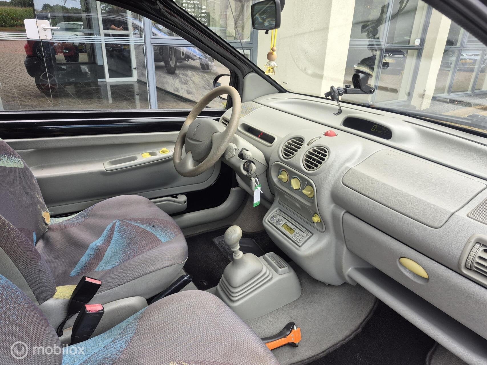 Renault Twingo 1.2 Privilège Dakje|Elekt,pakket|6-3-2027 AP, Auto's, 600 kg, 4 cilinders, Zwart, Origineel Nederlands
