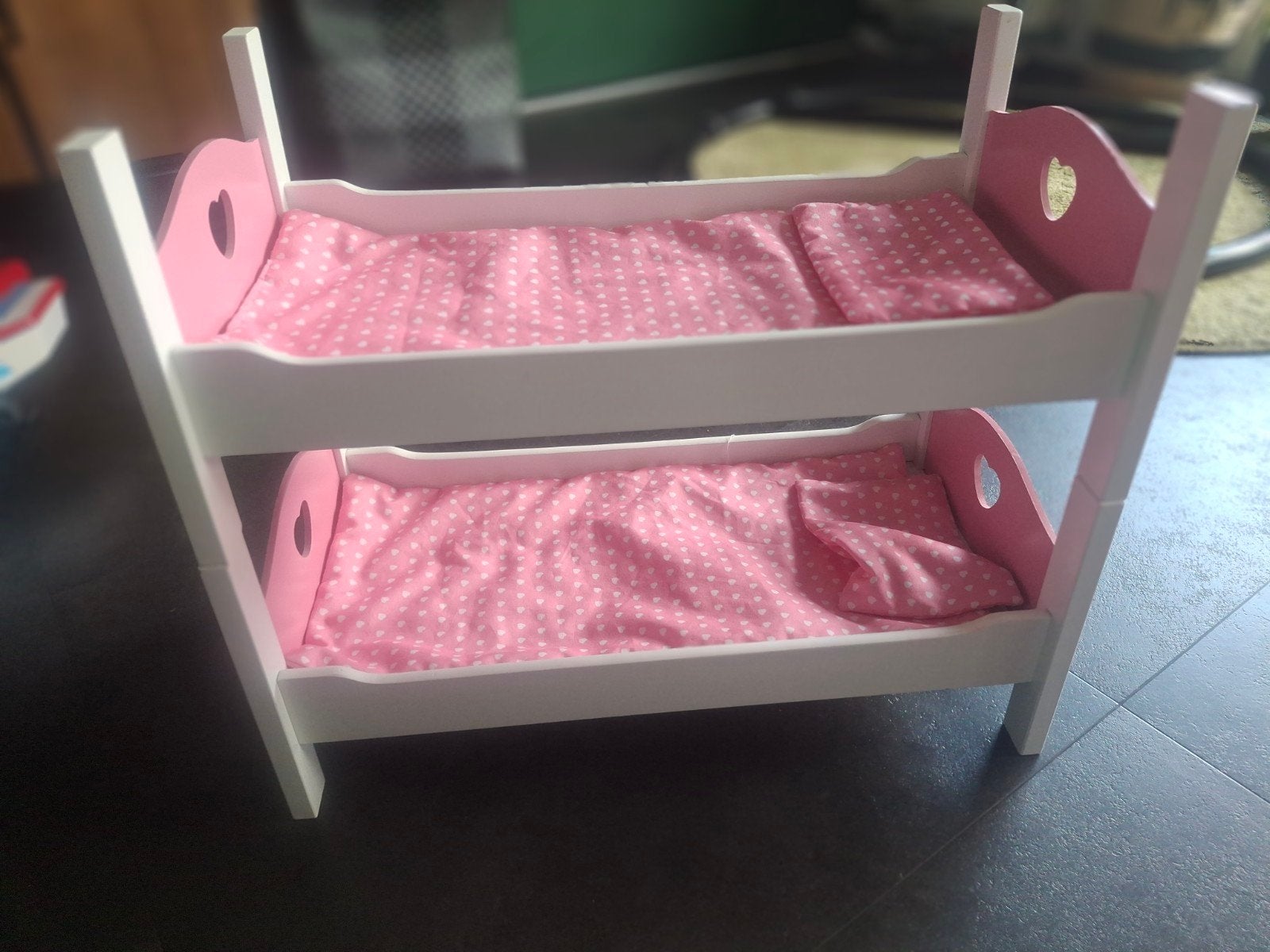 Grote set poppenaccessoires: bedjes, badje, kinderstoel, Ophalen, Gebruikt, Overige typen