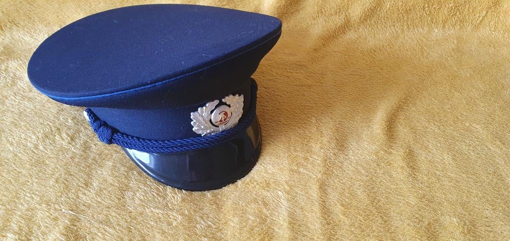 Originele DDR pet met embleem, Onbekend, One size fits all, Ophalen of Verzenden, Pet