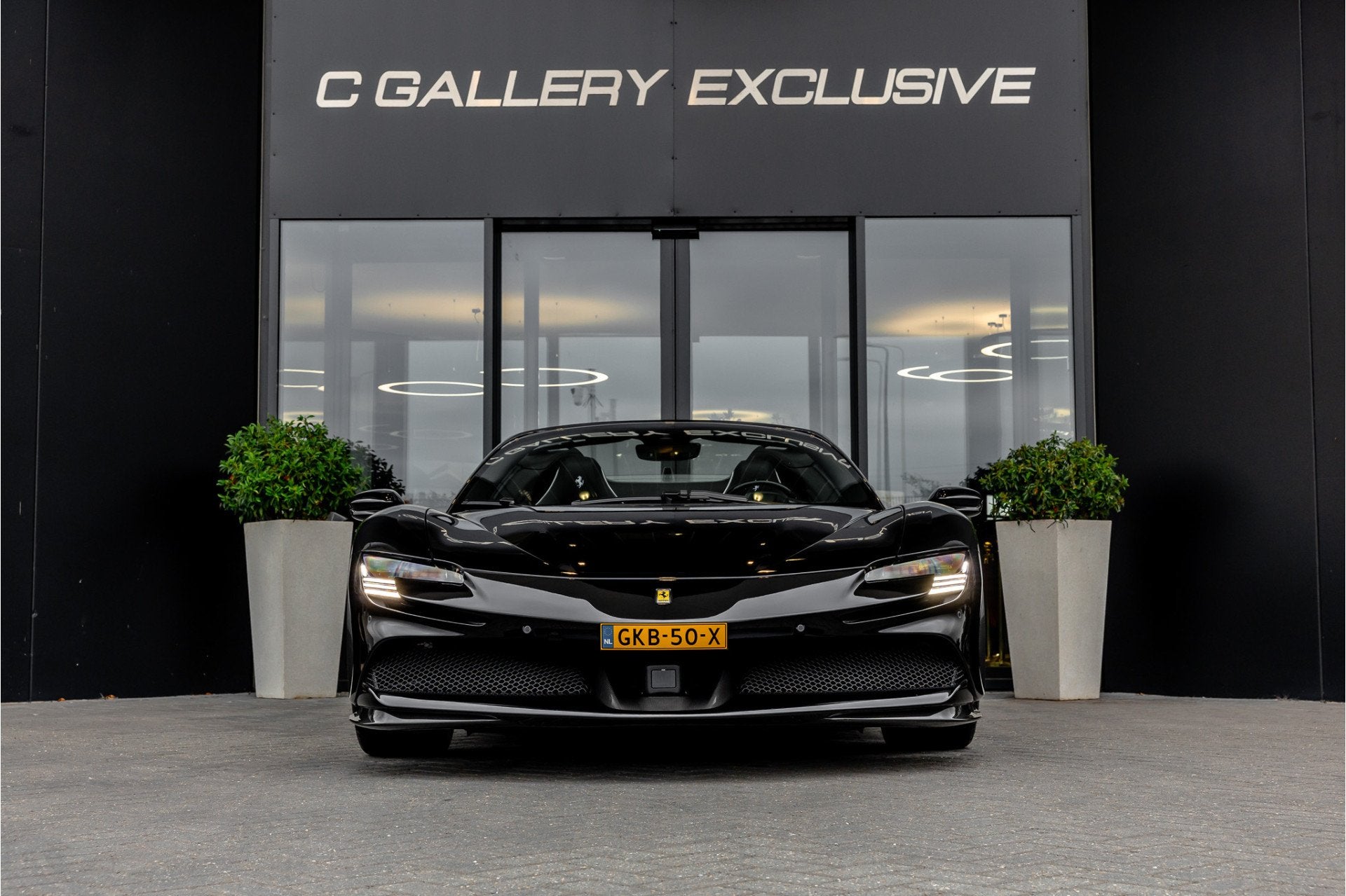 Ferrari SF90 Spider 4.0 V8 - Nieuwe Auto | Origineel NL | Li, Auto's, Ferrari, Automaat, Cabriolet, Zwart, Bedrijf