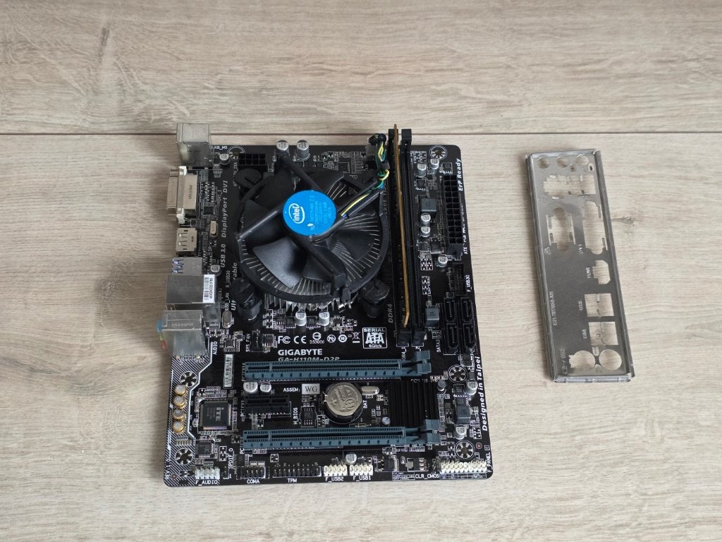tk:GA-H110M-D2P Moederbord + i3-6100 + Ram /LGA1151 Gigabyte, Ophalen of Verzenden, Gebruikt, DDR4