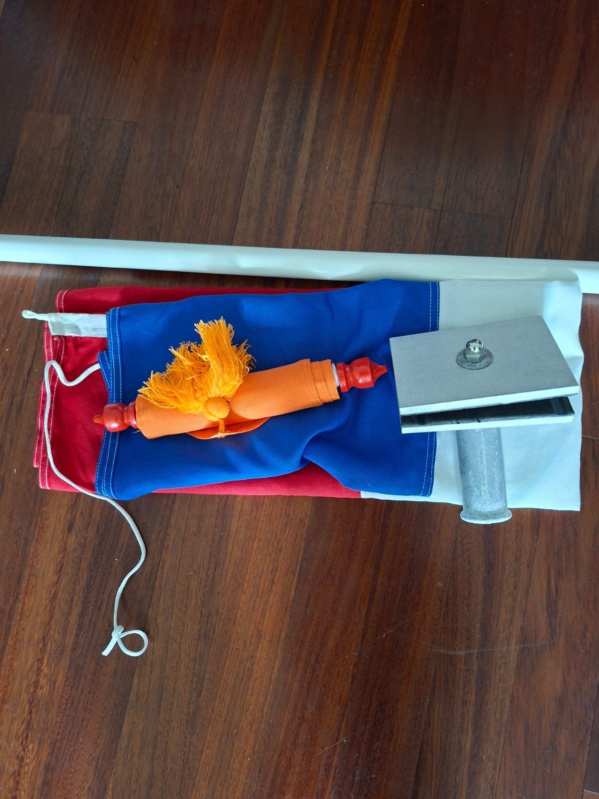 Vlaggen stok met toebehoren, Ophalen, Zo goed als nieuw