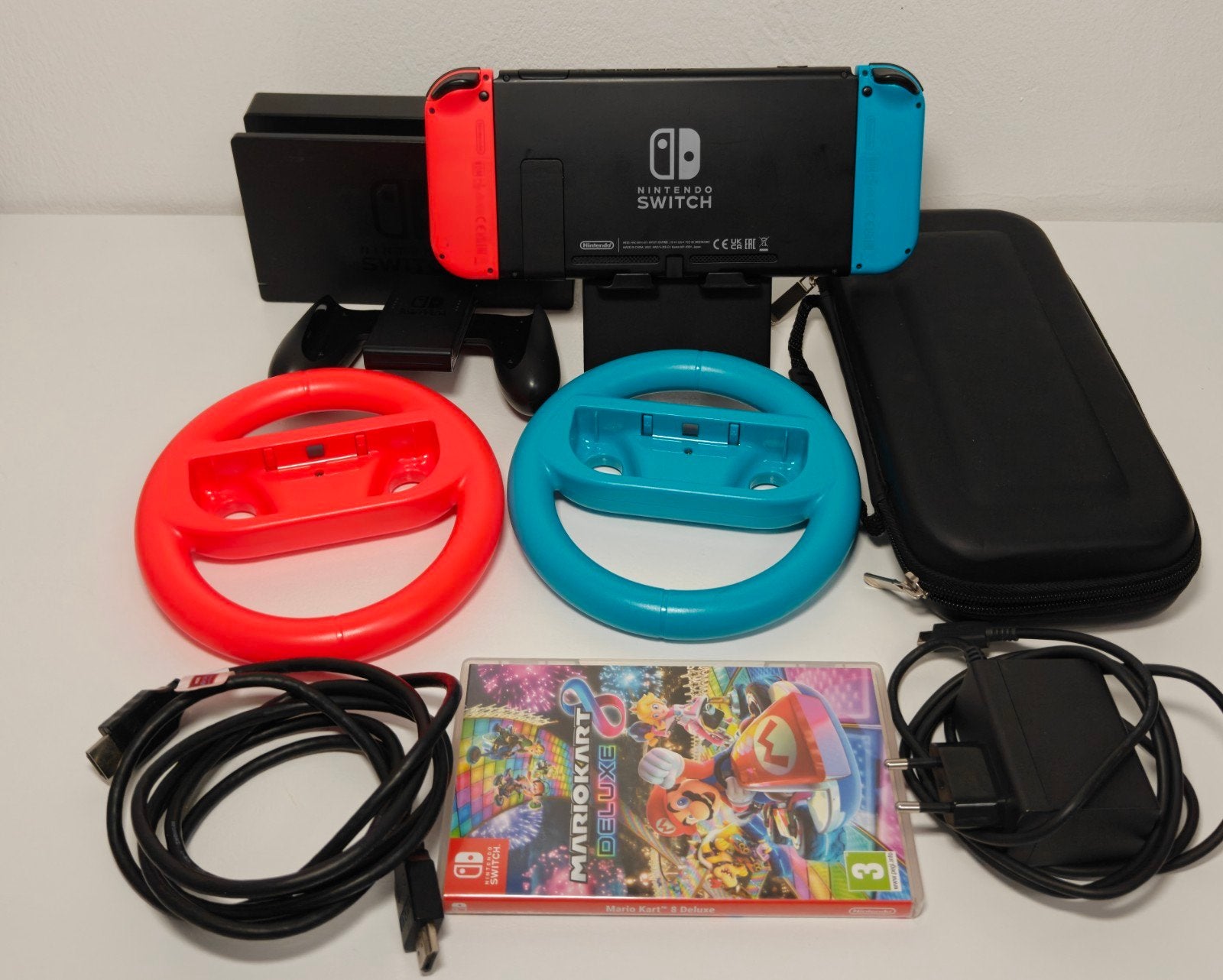 Nintendo Switch V2 met Mario Kart 8 Deluxe en accessoires, Gebruikt, Nintendo switch, Racen en Vliegen, NVT