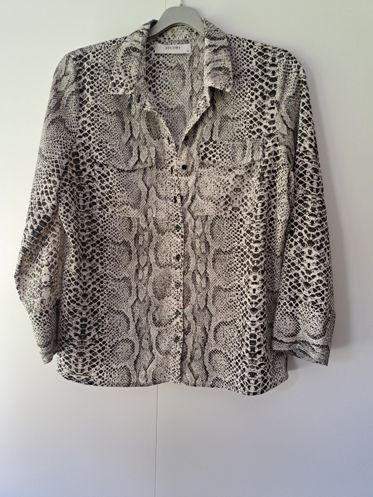 Studio Only blouse met slangenprint - Maat 40, Maat 38/40 (M), Zwart, Ophalen of Verzenden, Studio Only