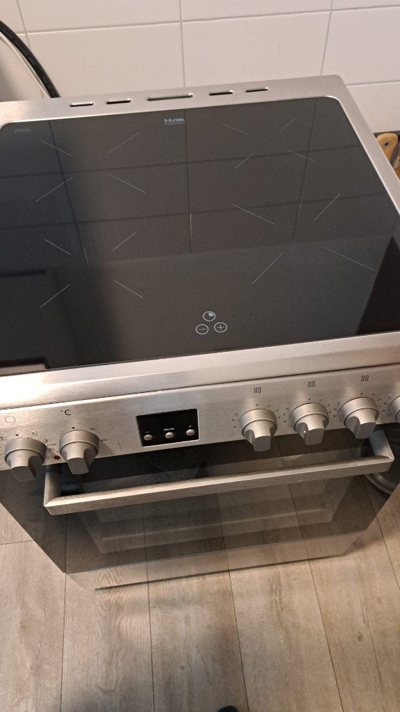 Inductiekookplaat met ingebouwde oven, Witgoed en Apparatuur, Fornuizen, Zo goed als nieuw, Vrijstaand, Inductie, 4 kookzones