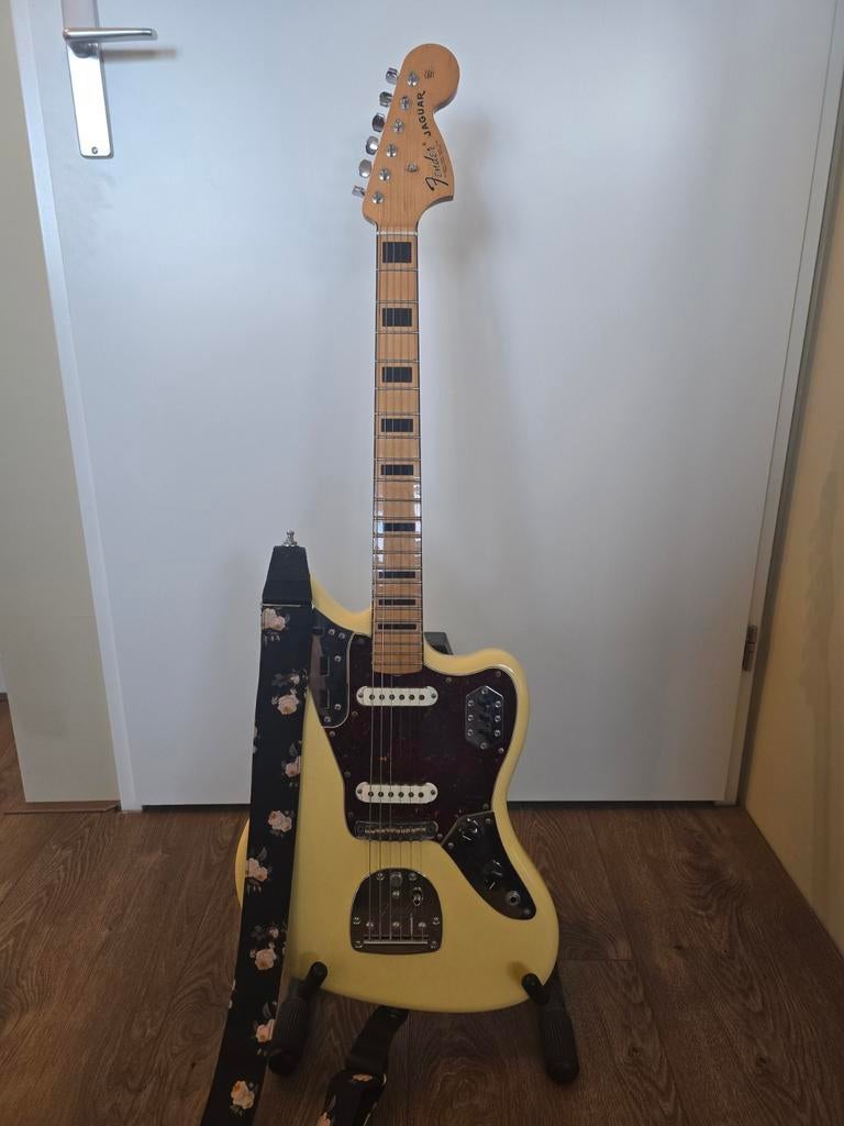 Fender Jaguar Vintera 2, Ophalen, Zo goed als nieuw, Solid body, Fender