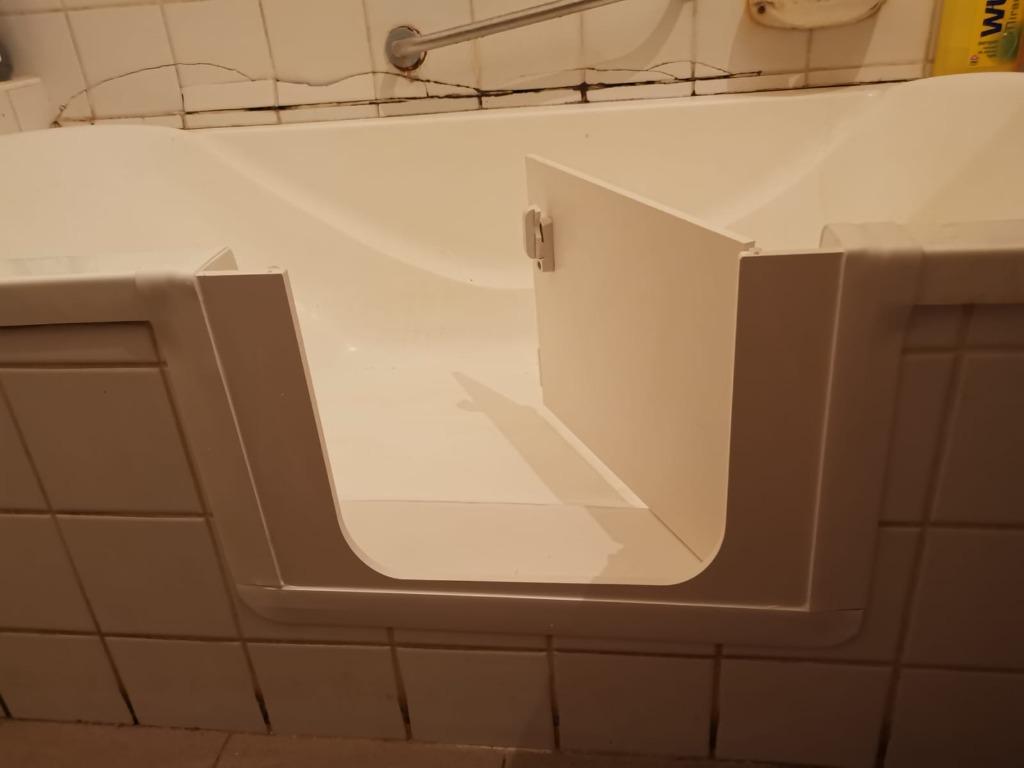 Foto 2 van DEURTJE PLAATSEN OP UW BESTAANDE BAD. BADDEUR IN EEN DAG.