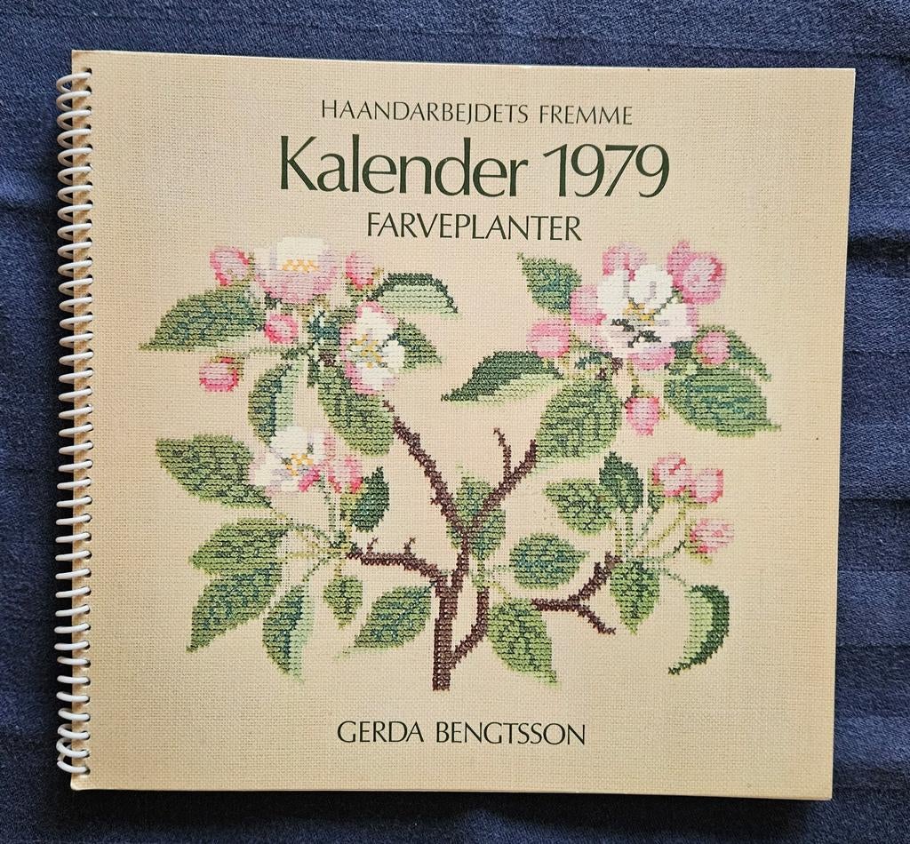 Borduurkalender 1979 - Haandarbejdets Fremme Kobenhavn, Ophalen of Verzenden, Zo goed als nieuw, Borduren en Naaien