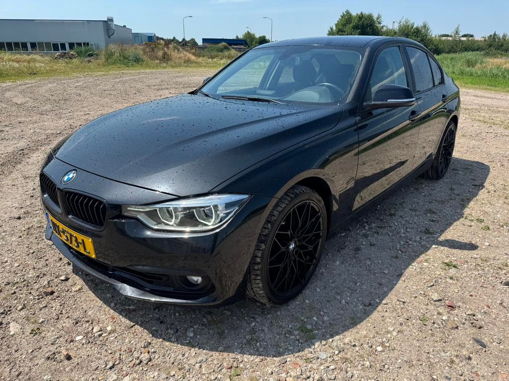 BMW 3-Serie 318i 136pk Aut 2017 Zwart, Automaat, 74 €/maand, Zwart, Origineel Nederlands