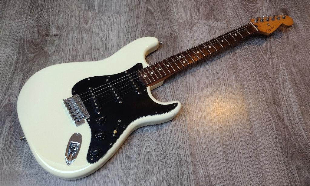Fender Stratocaster - Wayne's World 2 - elektrische gitaar, Muziek en Instrumenten, Snaarinstrumenten | Gitaren | Elektrisch, Ophalen