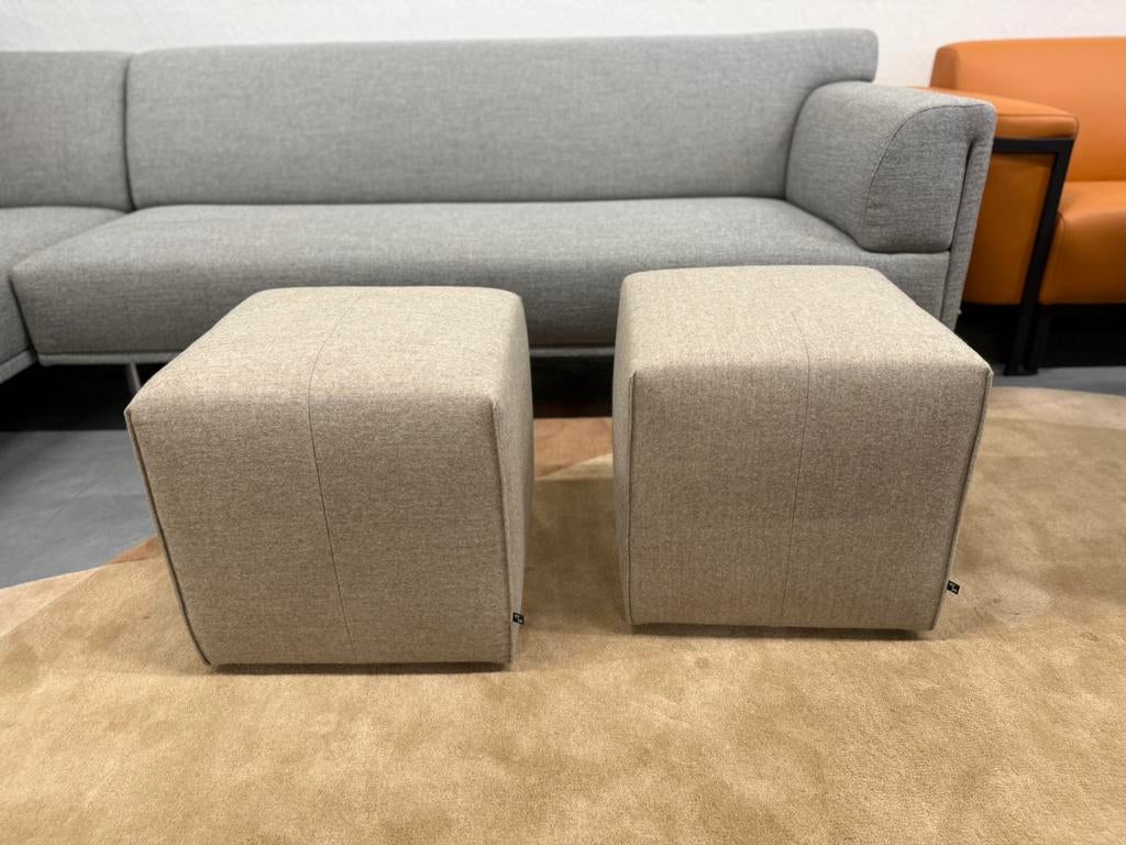3 Nieuw Eyye Kub 47 Poef Kruk Voetenbank Synergy Stof Design, Huis en Inrichting, Banken | Voetenbanken en Poefen, Minder dan 50 cm