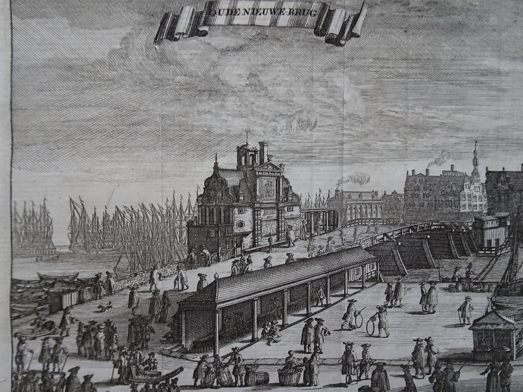 Gravure Oude nieuwe brug Amsterdam, C. Commelin 1726, Antiek en Kunst, Kunst | Etsen en Gravures, Ophalen of Verzenden