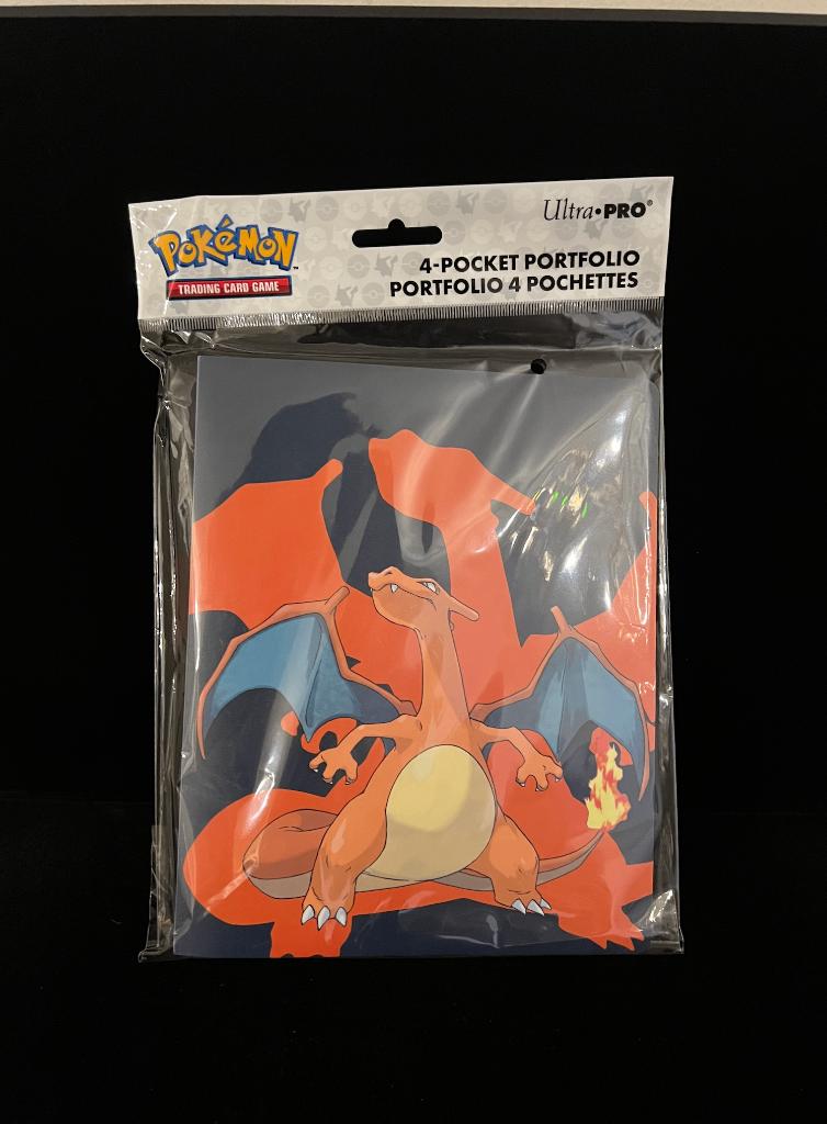Ultra Pro Pokémon TCG-Portfolioalbum met 4 vakken-Charizard, Ophalen of Verzenden, Nieuw, Sleeves of Kaarthoesjes