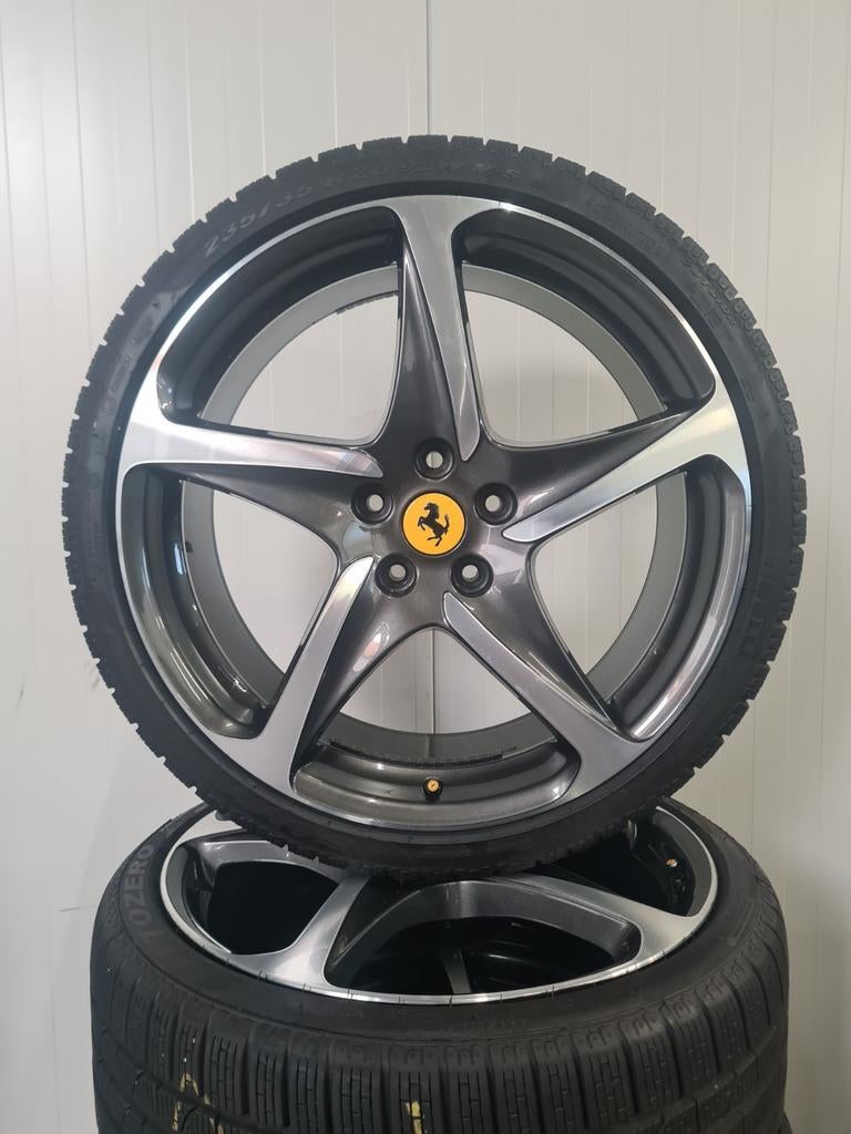 20' Ferrari FF & 458 Velgen met Winterbanden Origineel, Auto-onderdelen, Ophalen, 285 mm, Banden en Velgen, Winterbanden