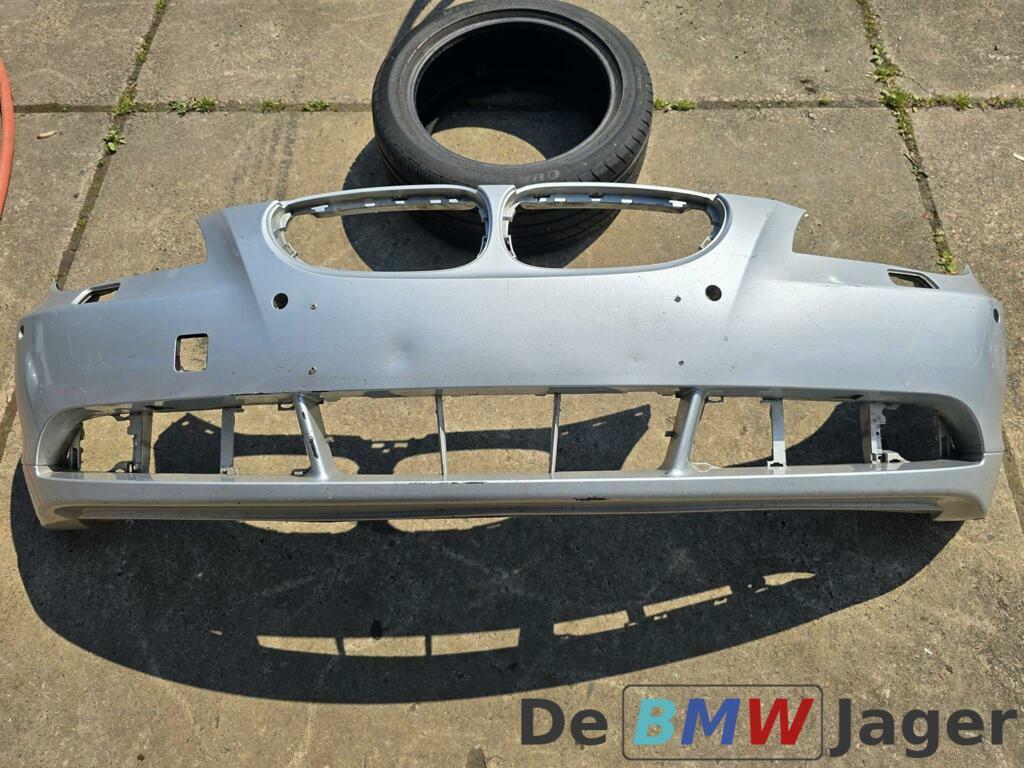 Voorbumper grijs BMW 5-serie E60 E61 51110149246, Gebruikt, Voor, Ophalen of Verzenden, Bumper