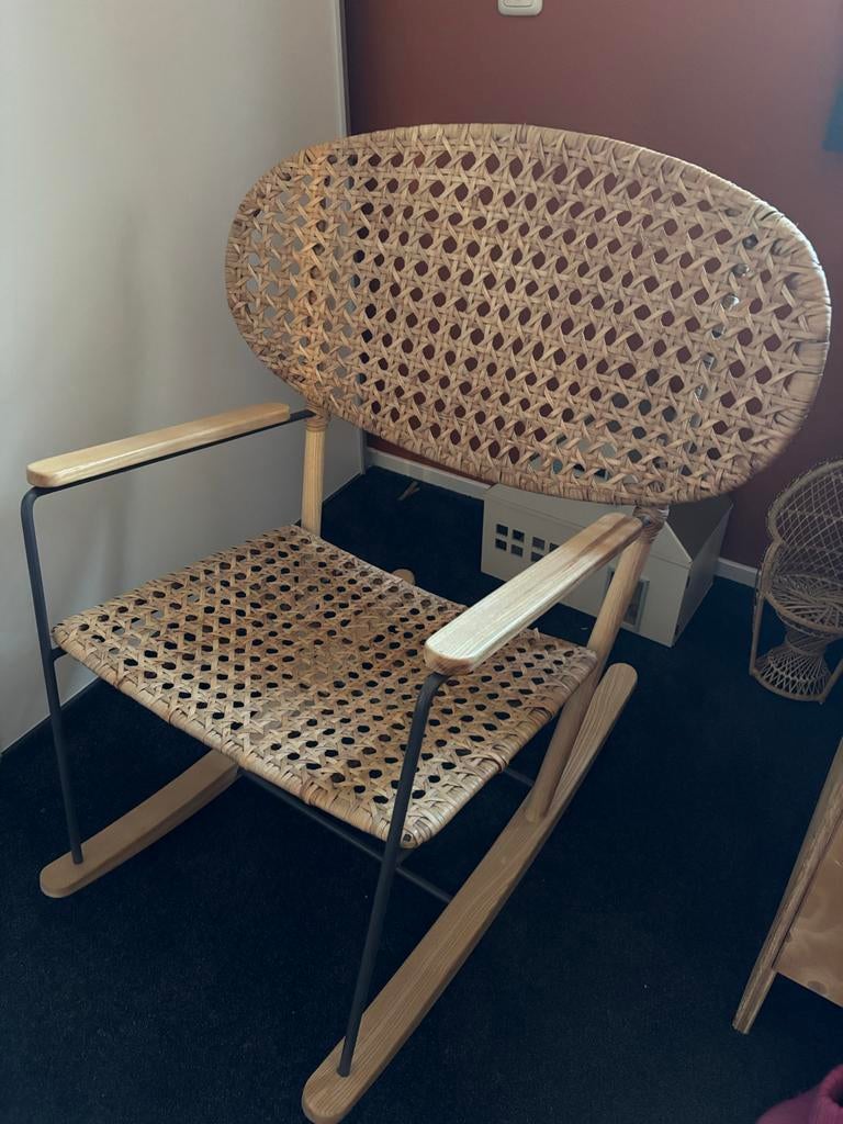 Rotan schommelstoel met armleuningen Gronadal Ikea, Huis en Inrichting, Stoelen, Ophalen, Bruin, Zo goed als nieuw, Eén