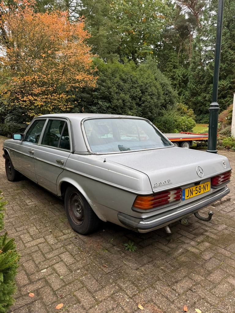 Mercedes Benz 230E 5 bak zilvergrijs met blauw project, foto 2