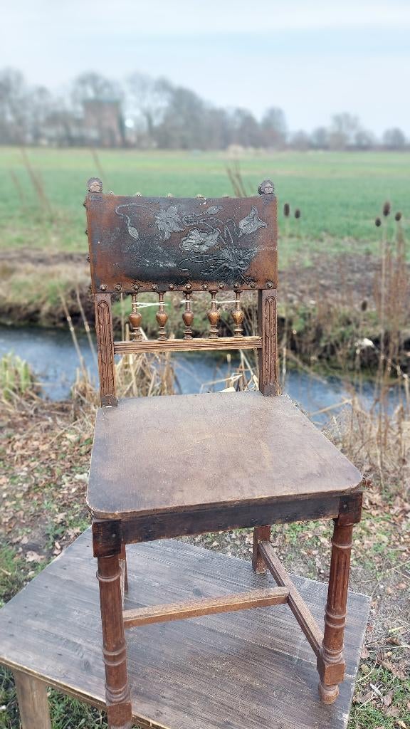 Frans stoeltje met mooie details., Antiek en Kunst, Antiek | Meubels | Stoelen en Banken, Ophalen