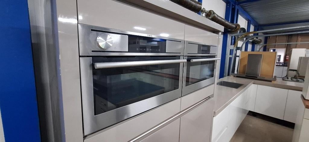 Complete keuken Compleet met APP 120Keukens op voorraad 2860, Ophalen of Verzenden, Zo goed als nieuw, Hoekkeuken, Met kookeiland