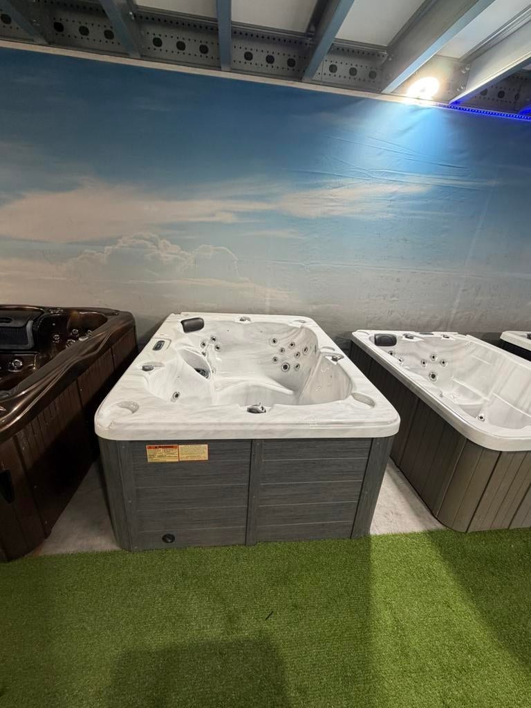 Jacuzzi Balboa 4 persoons incl Garantie, Tuin en Terras, Zwembad-toebehoren, Zo goed als nieuw, Verzenden