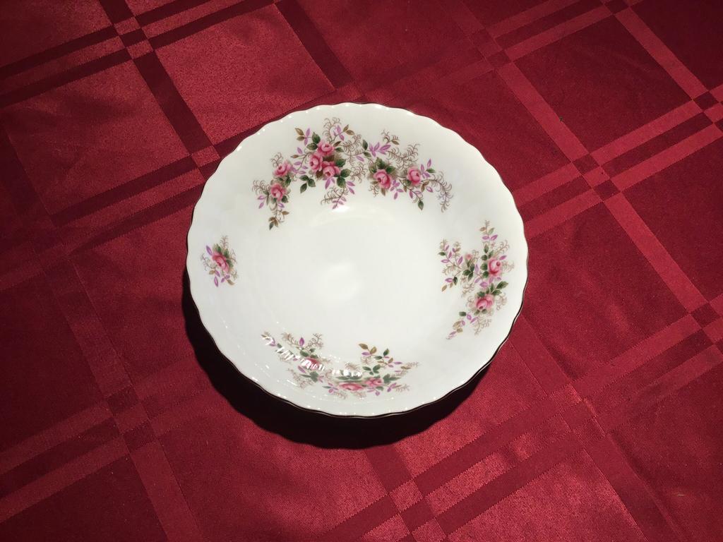 Schaal royal Albert Lavender rose, Ophalen of Verzenden, Overige stijlen, Porselein, Schaal of Schalen