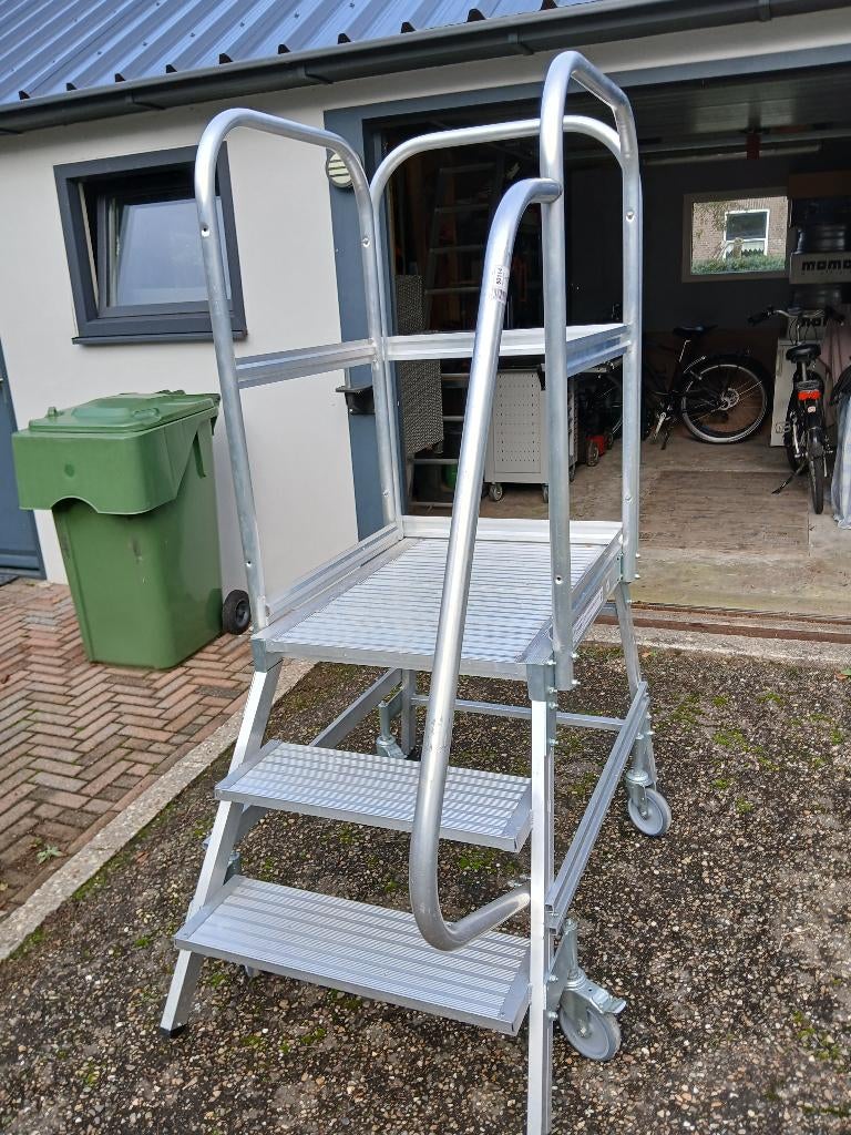 Te koop ,magazijntrap, Doe-het-zelf en Verbouw, Ladders en Trappen, Ophalen, Nieuw, Trap, Minder dan 2 meter