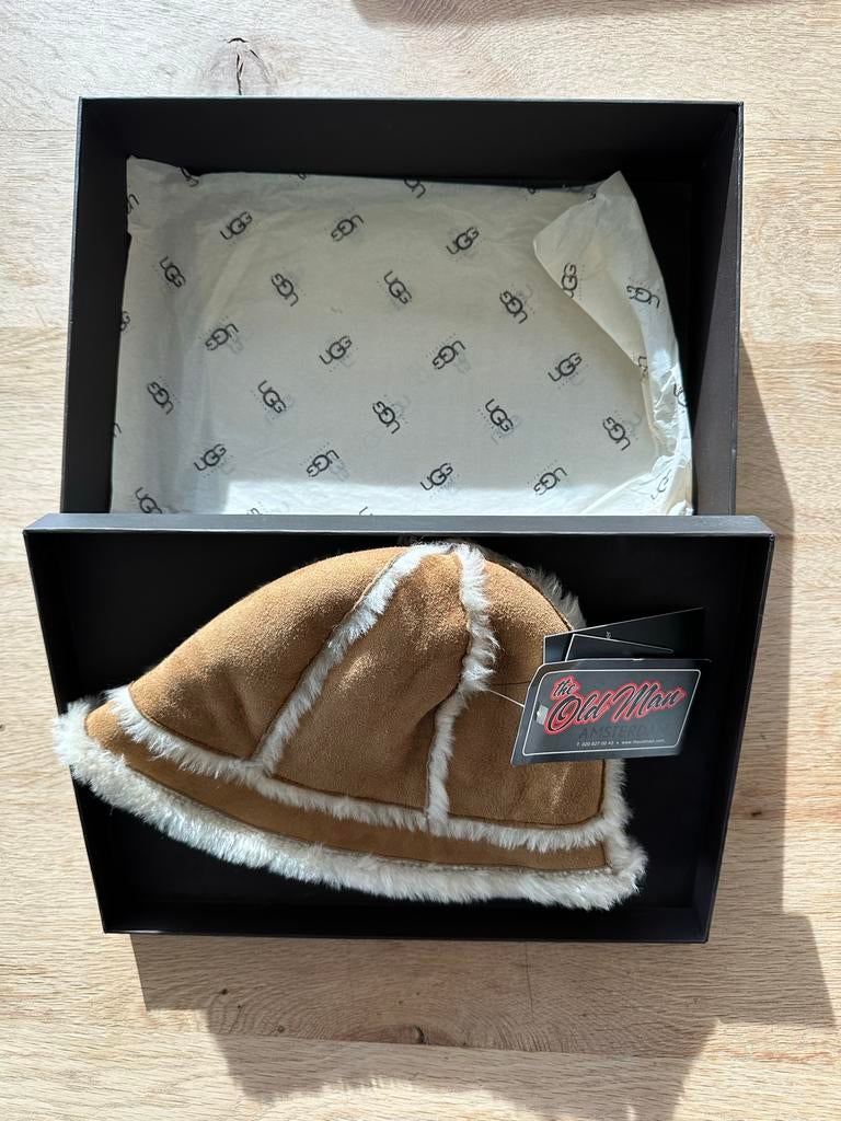 Nieuwe UGG muts Bruin van €139,99  nu, Ophalen of Verzenden, Nieuw, One size fits all, Hoed