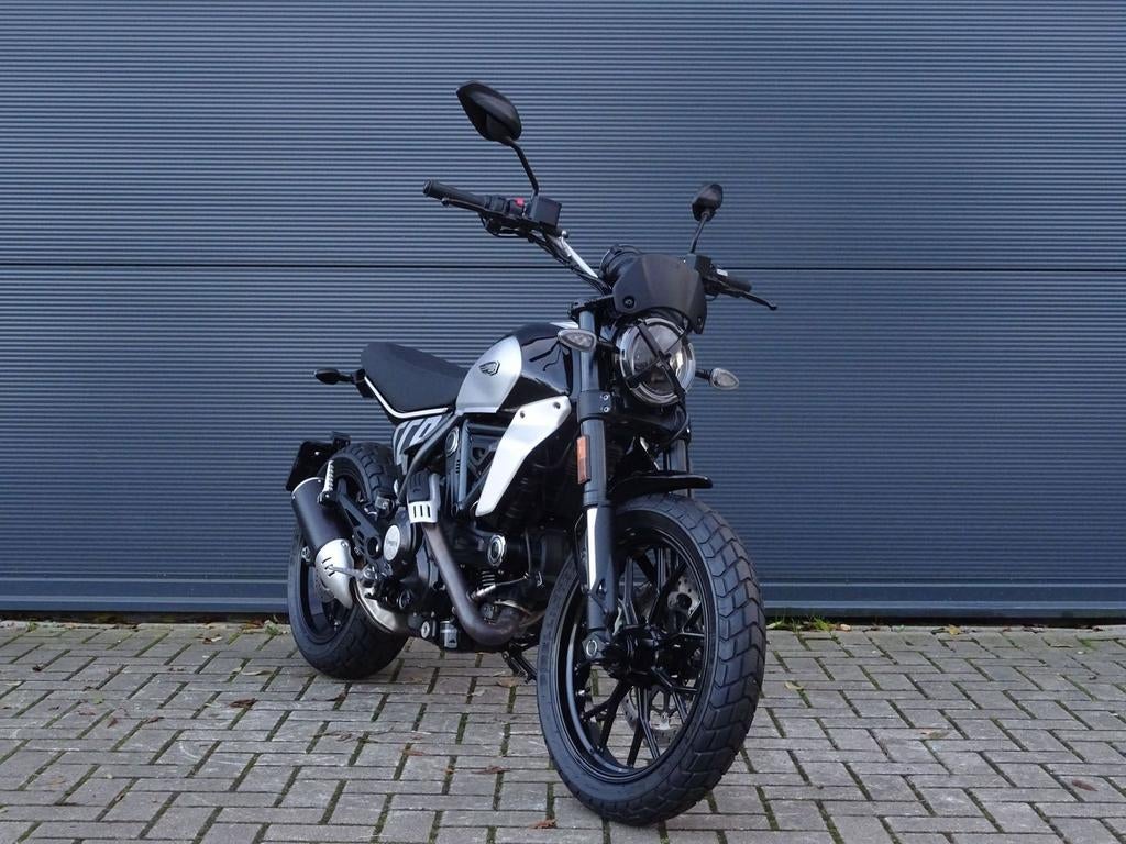 Ducati Scrambler ICON 2023 Quickshift Handvatverwar Rijmodi, Motoren, 2 cilinders, Motorrijbewijs A, Bedrijf, Onbekend