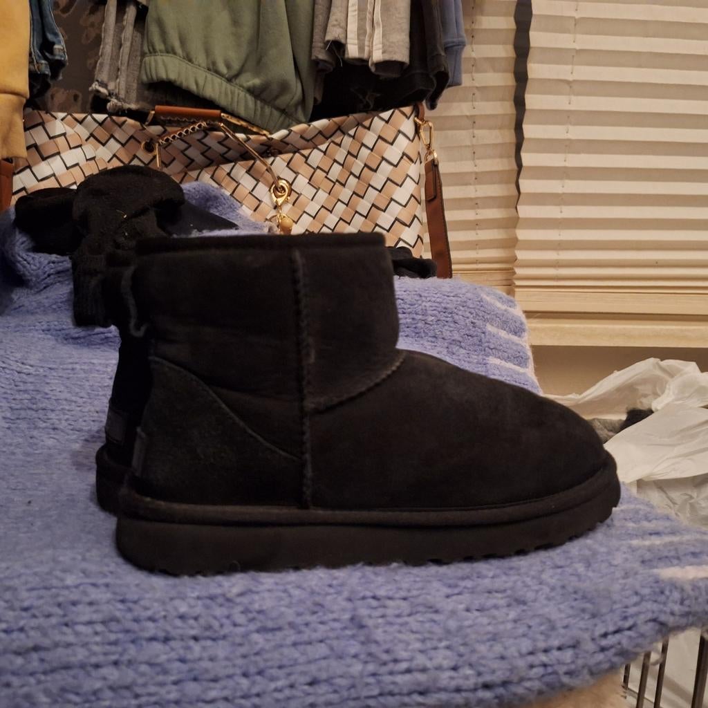 Ugg zwart maat 38 zgan, Kleding | Dames, Ophalen of Verzenden, Zo goed als nieuw, Zwart