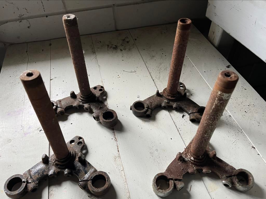 Yamaha onderdelen Nieuw . 4 stuks kroonstuk. Zo uit magazijn, Fietsen en Brommers, Ophalen of Verzenden, Nieuw, Overige typen