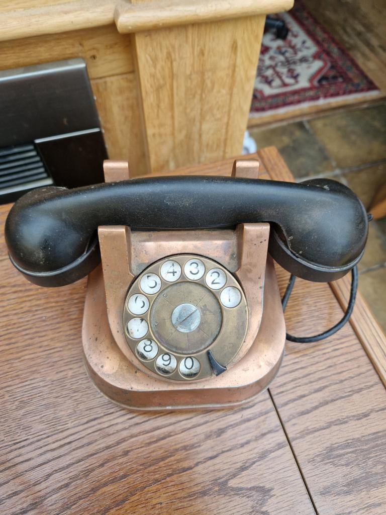 Vintage Bakeliet Telefoon met Draaischijf, Ophalen of Verzenden, Gebruikt, Met draaischijf