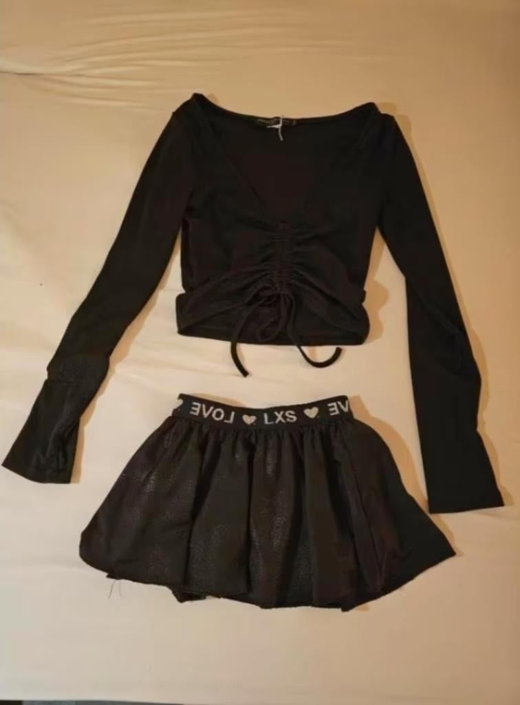 Zwart kort mini rokje + crop top maat s m, Kleding | Dames, Ophalen of Verzenden, Zo goed als nieuw, Zwart, Boven de knie