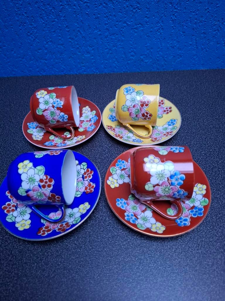 4 kop en schotel Geisha servies., Ophalen of Verzenden, Zo goed als nieuw, Porselein, Kop en/of schotel