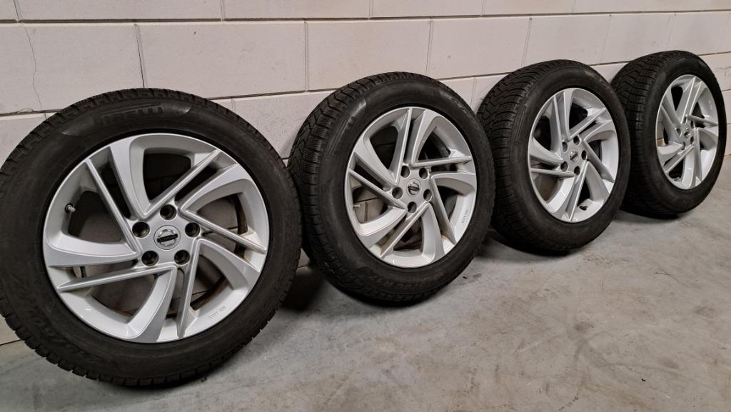 Lichtmetalen velgen Nissan Qashqai Juke 215/60/17, Banden en Velgen, 17 inch, Personenwagen, Gebruikt